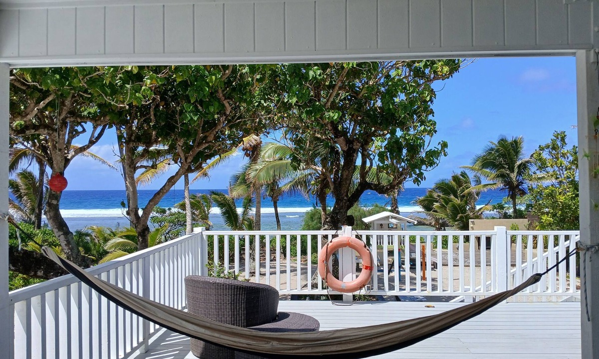 Muri Villa | Coastal Retreat.Aircon, 5 bedroom,oceanfront Rarotonga! kids playground, 12pax