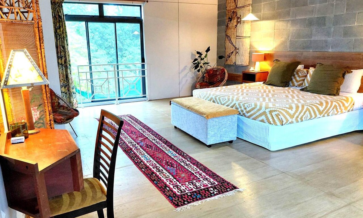 Kiikii Tapere Villa | Fare Villa 3-Bedrm Self-Catering mountain views