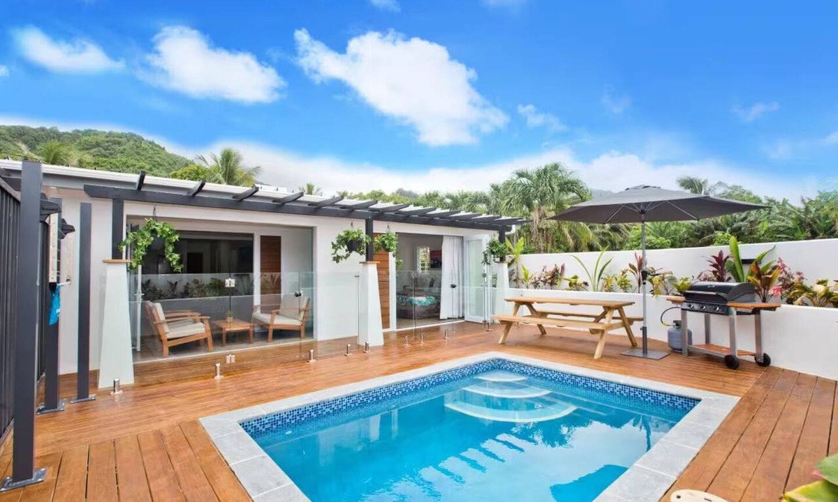 Avarua House | Konoha Central | 9BR | 3 Pools | Sleeps 24