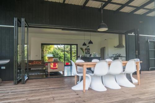 Takitumu District House | Mata Manea