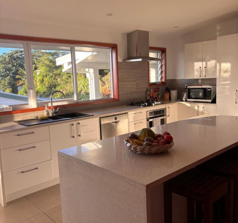 Nikao Tapere House | Pacific views, tranquil location, large home Navy House 2