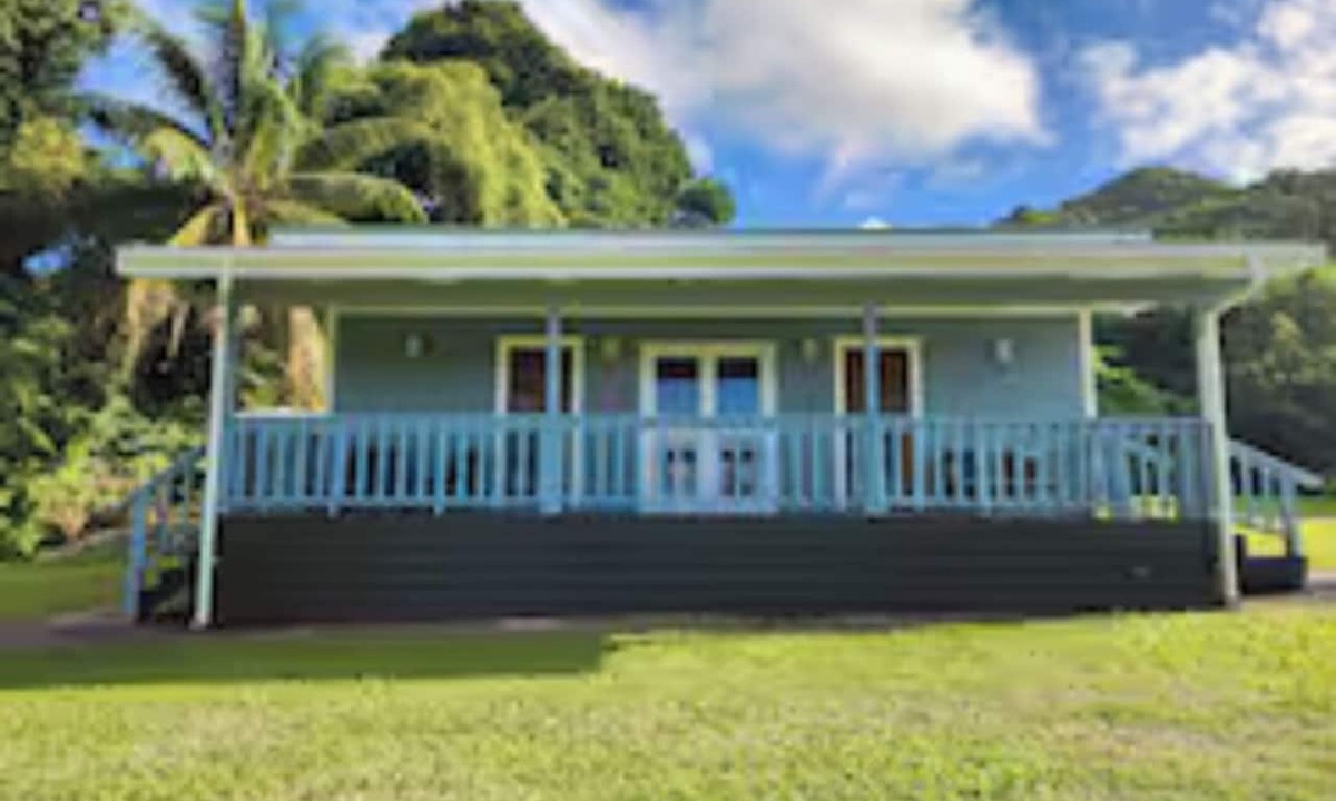 Takuvaine Tapere House | Peaceful 2BR Retreat with AC Near Muri Lagoon