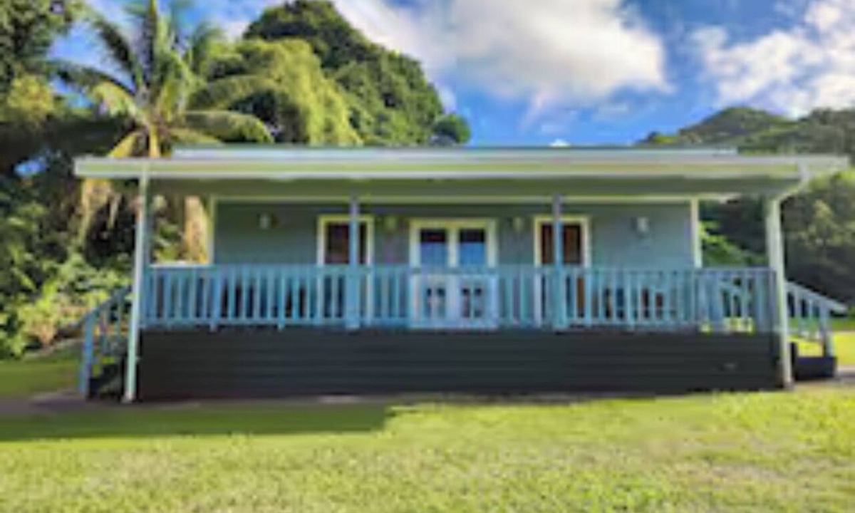 Takuvaine Tapere House | Peaceful 2BR Retreat with AC Near Muri Lagoon