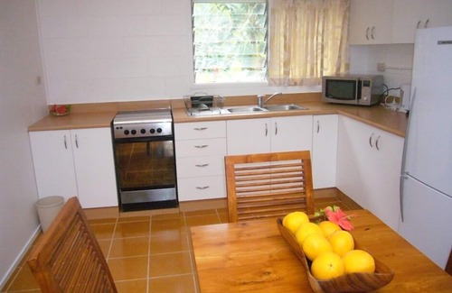 Tapere of Titikaveka House | Lyas Holiday Home - 20 metres from a stunning beach