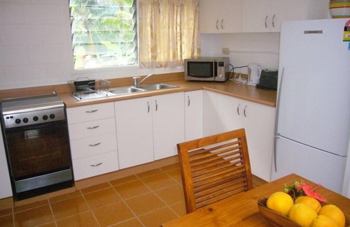 Tapere of Titikaveka House | Lyas Holiday Home - 20 metres from a stunning beach