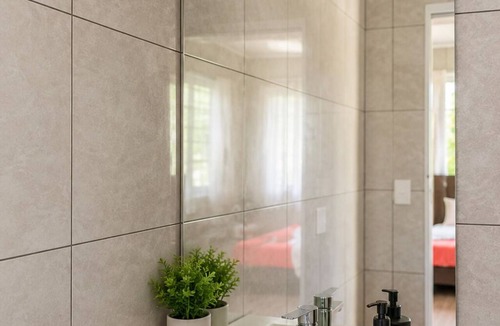 Arorangi Apartment | ‘Ūtū Retreat a peaceful open-plan studio designed for rest
