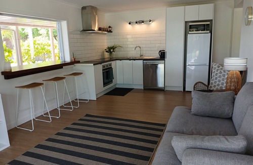Muri Villa | Coastal Retreat.Aircon, 5 bedroom,oceanfront Rarotonga! kids playground, 12pax