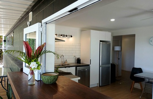 Muri Villa | Coastal Retreat.Aircon, 5 bedroom,oceanfront Rarotonga! kids playground, 12pax