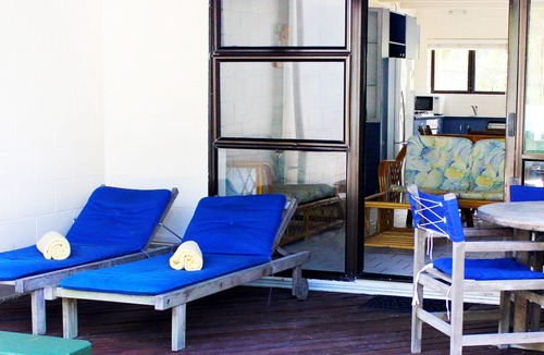 Ngatangiia Apartment | Delightful 2 bedroom waterfront apartment!