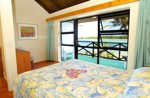 Ngatangiia Apartment | Delightful 2 bedroom waterfront apartment!