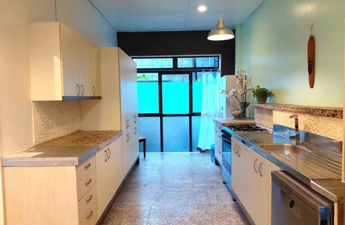 Kiikii Tapere Villa | Fare Villa 3-Bedrm Self-Catering mountain views