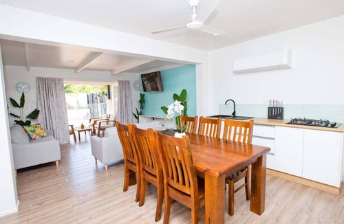 Avarua House | Konoha Central | 9BR | 3 Pools | Sleeps 24