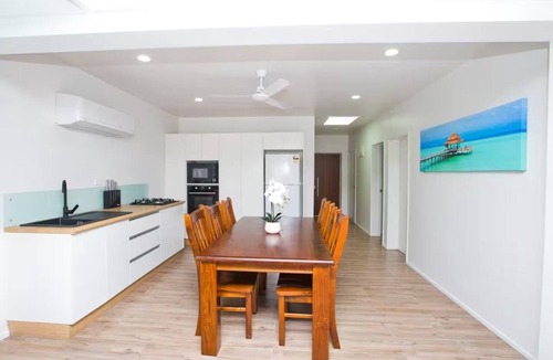 Avarua House | Konoha Central | 9BR | 3 Pools | Sleeps 24