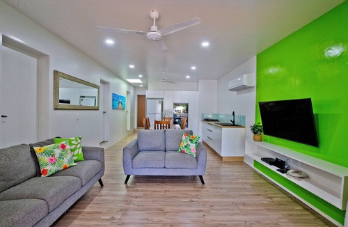 Avarua House | Konoha Central | 9BR | 3 Pools | Sleeps 24