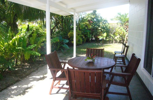 Tapere of Titikaveka House | Lyas Holiday Home - 20 metres from a stunning beach