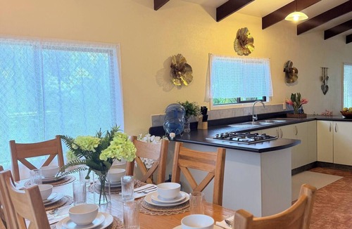 Tapere of Titikaveka House | Mountain Views, 3BR Family Home, Near Muri Beach