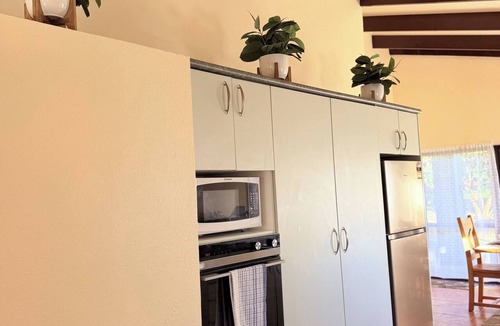 Tapere of Titikaveka House | Mountain Views, 3BR Family Home, Near Muri Beach
