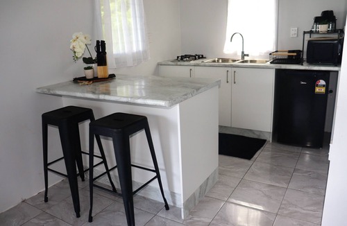 Rarotonga House | Nature-Focused: “1BR Tranquil Hideaway in Arorangi – Nature, Privacy & Comfort”