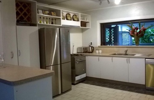 Arorangi House | Onu Bay Holiday House - Spacious Executive 5bdrm