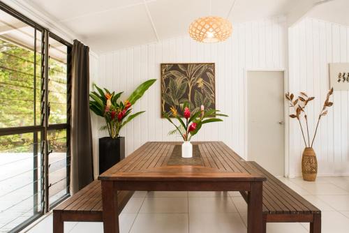 B's Beach House on Muri Lagoon