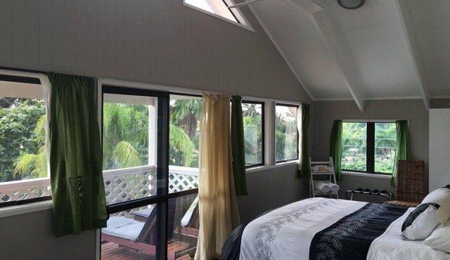 Onu Bay Holiday House - Spacious Executive 5bdrm in Arorangi