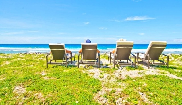 Your own ocean front bach in Tupapa