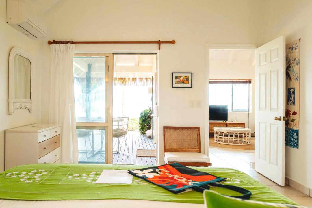 Tapere of Titikaveka Villa | Motu Beachfront Art Villas
