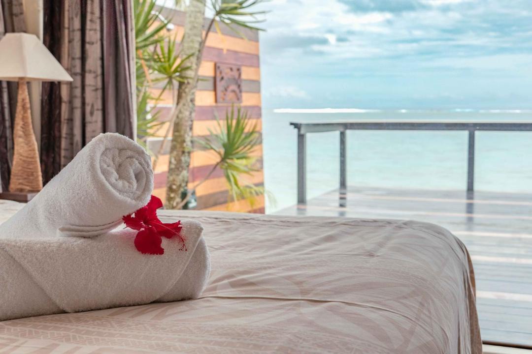 Tapere of Vaimaanga House | Take-A-Break Main Islander on the Beach Villa
