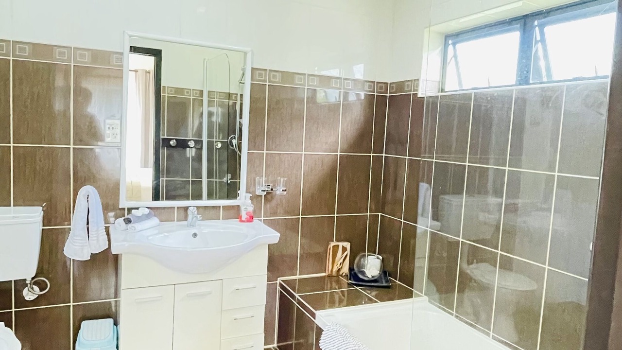 Photo of Bathroom in Inave Tapere