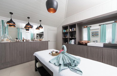 Arorangi House | Waterfoot House