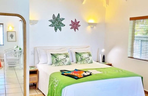Tapere of Titikaveka Hotel | Motu Beachfront Art Villas