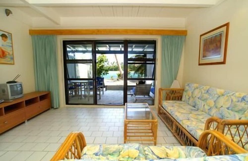 Ngatangiia Apartment | Delightful 2 bedroom waterfront apartment!