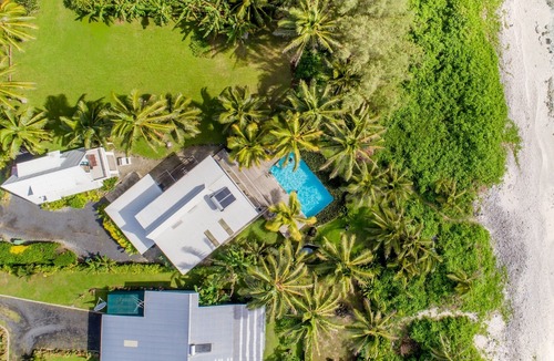 Kiikii Tapere Cottage | Avaro Cottage - with shared pool