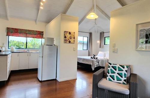 Arorangi House | Aroa Kainga Bungalows