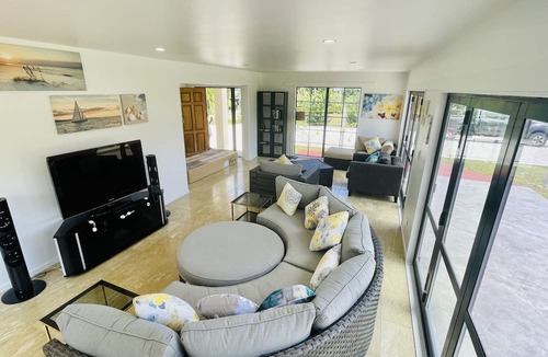 Rarotonga Villa | Red Hibiscus Villas