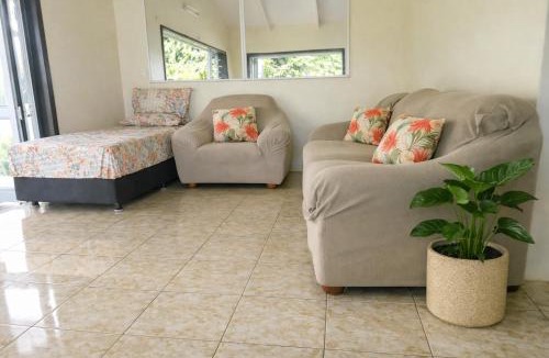 Matavera House | Hidden Haven - Group Retreat-Sleeps 7 aircon & free Wifi