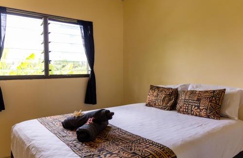 Matavera House | Hidden Haven - Group Retreat-Sleeps 7 aircon & free Wifi