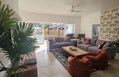 Muri Villa | Te Aro Villa 3 brand new 5 brm villa with pool