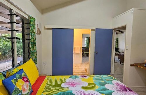 Ngatangiia House | Mango Cottage with AC, Unlimited Wifi and Private pool