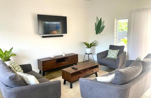 Rarotonga Villa | Pokoinu Palms Villa and Pool near Town, Beach and Airport