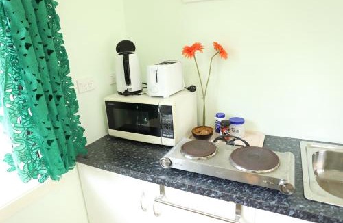 Matavera House | Hibiscus homely farm cottage Bikes and Breakfast