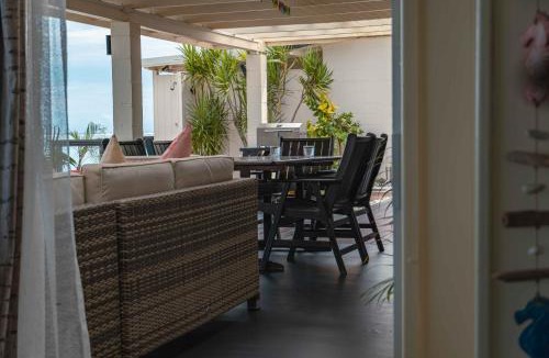 Tapere of Vaimaanga House | Take-A-Break Main Islander on the Beach Villa