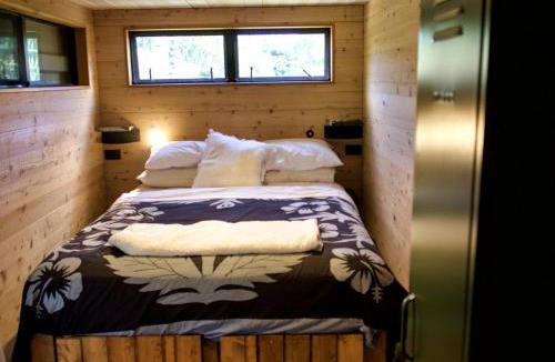 Arorangi Apartment | 'ARE PEPE one bedroom container style unit
