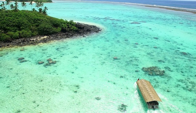 Kokacabana Beach House - 3 bdrm House + Pool, 100% Beach Front @ Muri Beach! in Muri