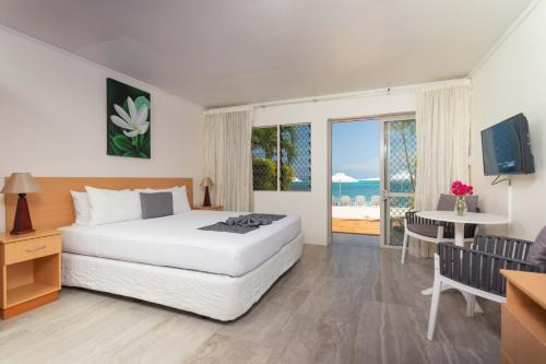 Moana Sands Beachfront Hotel